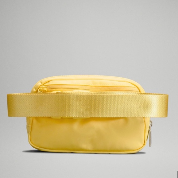 Lululemon Everywhere Belt Bag Sunray Yellow - Picture 3 of 14